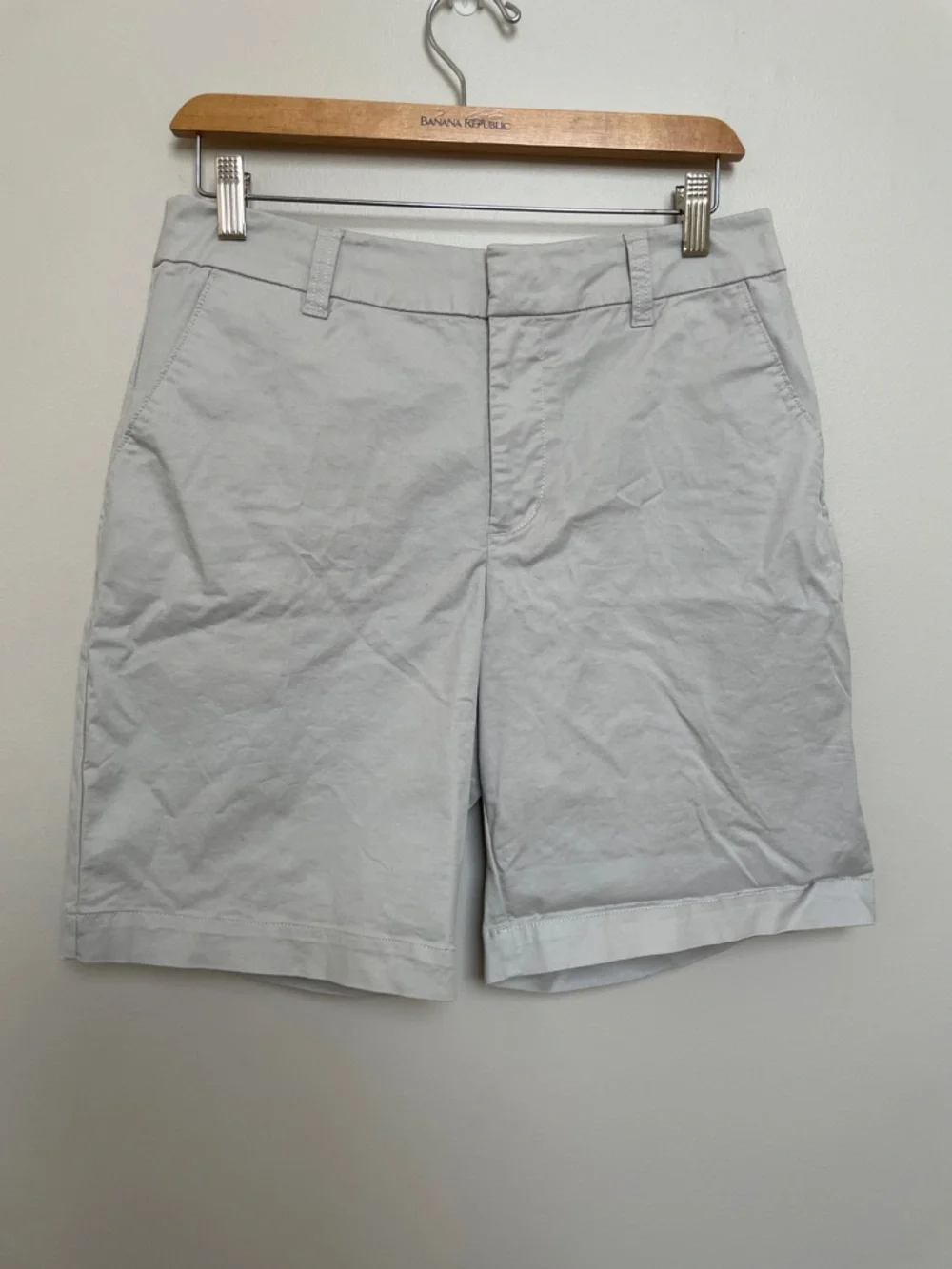 matty m Light Gray Women's Bermuda Shorts Size M